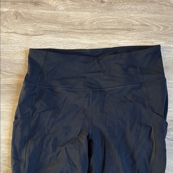 Black Cropped Athletic Leggings with Pockets - Picture 2 of 6